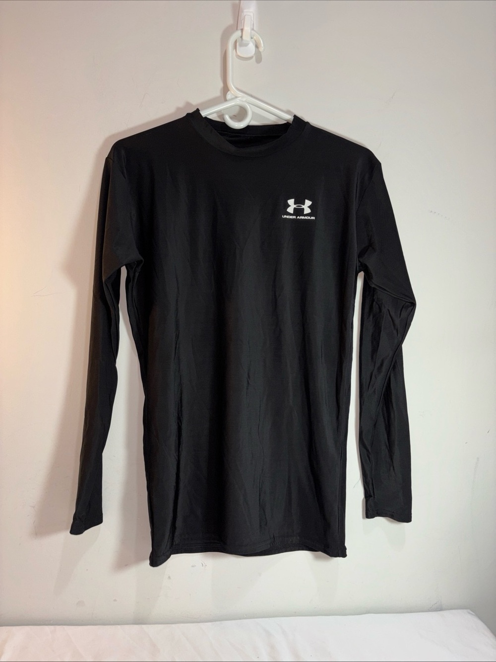 Under Armour Men's Black Long Sleeve Compression Shirt. 920